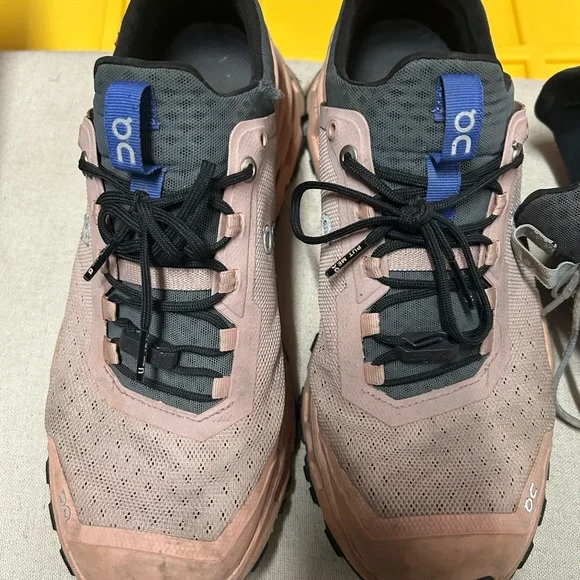 On Cloud ON Running Shoes in Pink and Gray - Picture 2 of 9